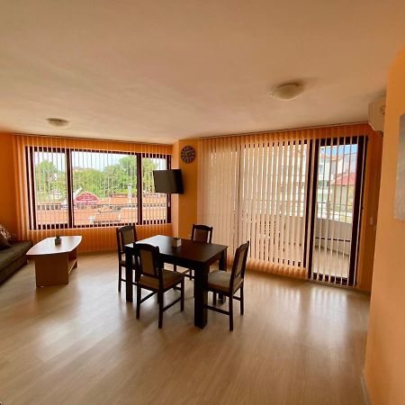 Cozy Apartment In The Center Of Primorsko Exterior foto