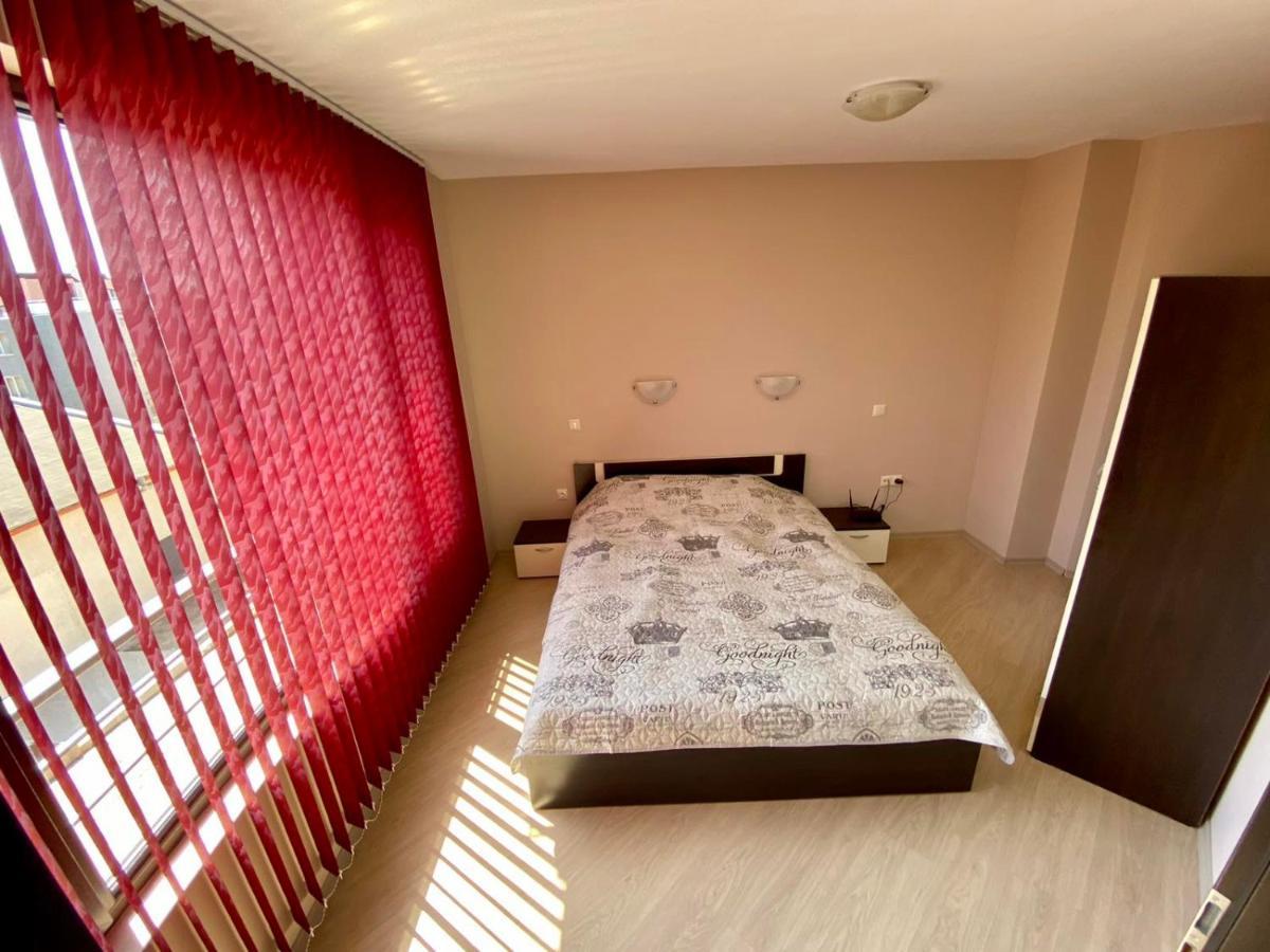 Cozy Apartment In The Center Of Primorsko Exterior foto